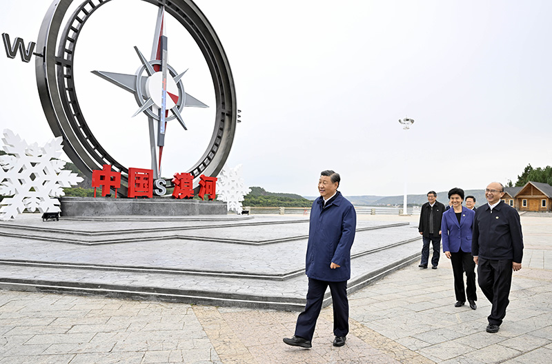 9月6日至8日，中共中央总书记、国家主席、中央军委主席习近平在黑龙江考察。这是6日下午，习近平在大兴安岭地区漠河市北极村考察。
